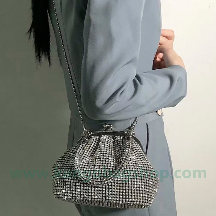 The new French sparkling diamond dinner handbag diamond-encrusted clip-on bag armpit bag hand messenger bag