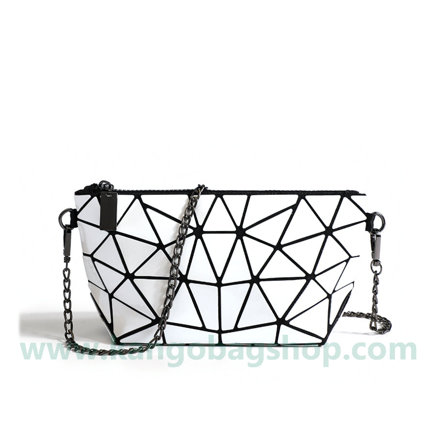 Spring and summer new geometric mini diamond glow laser one-shoulder messenger bag chain bag dumplings bag hand bag