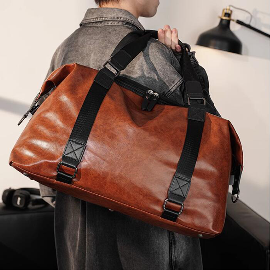 The new retro large-capacity travel bag, fashionable Korean version of men's casual street handbag shoulder bag fashionable man bag