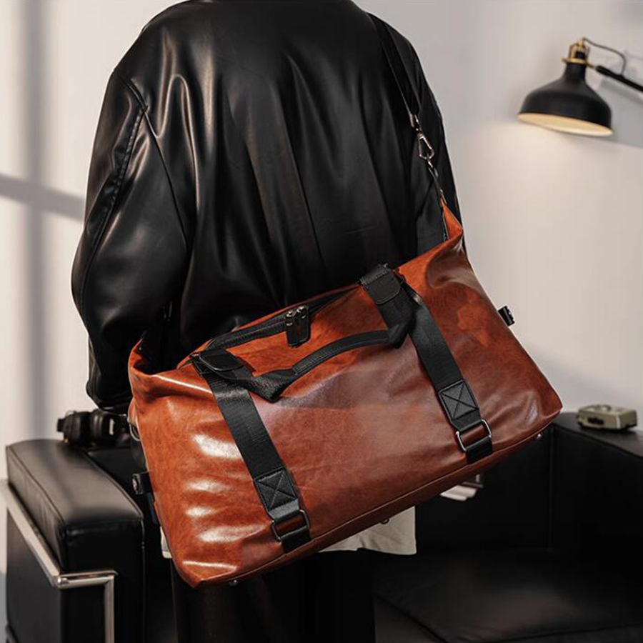 The new retro large-capacity travel bag, fashionable Korean version of men's casual street handbag shoulder bag fashionable man bag