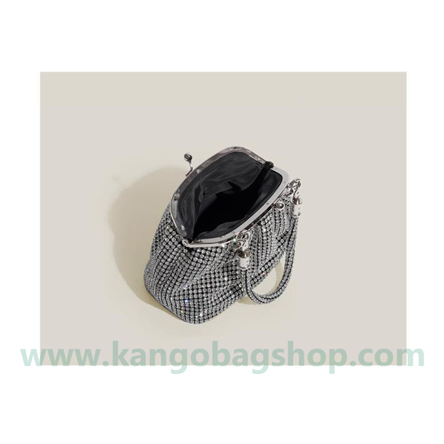 The new French sparkling diamond dinner handbag diamond-encrusted clip-on bag armpit bag hand messenger bag