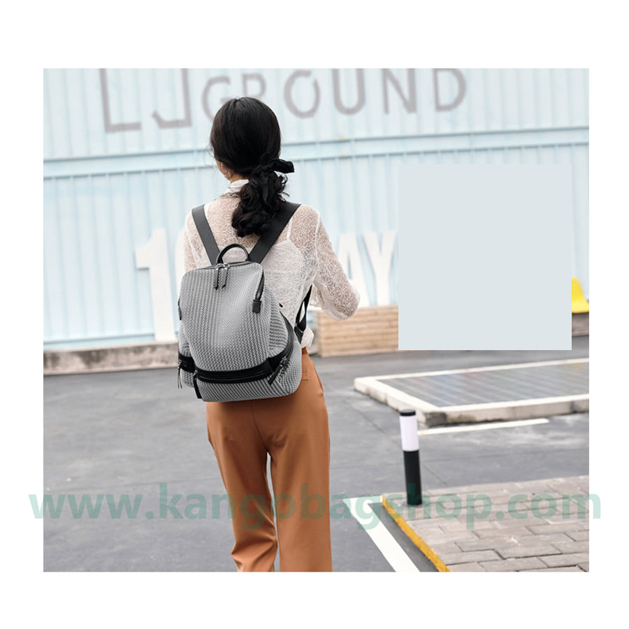 The new summer Korean version of the female backpack lightweight fashion large-capacity travel bag